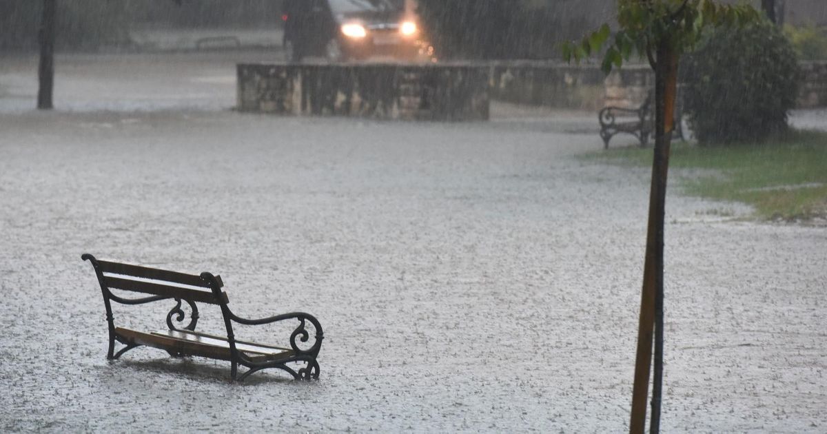 Jako Nevrijeme Pogodilo Je Zadar Dijelovi Grada Ostali Su Bez Struje