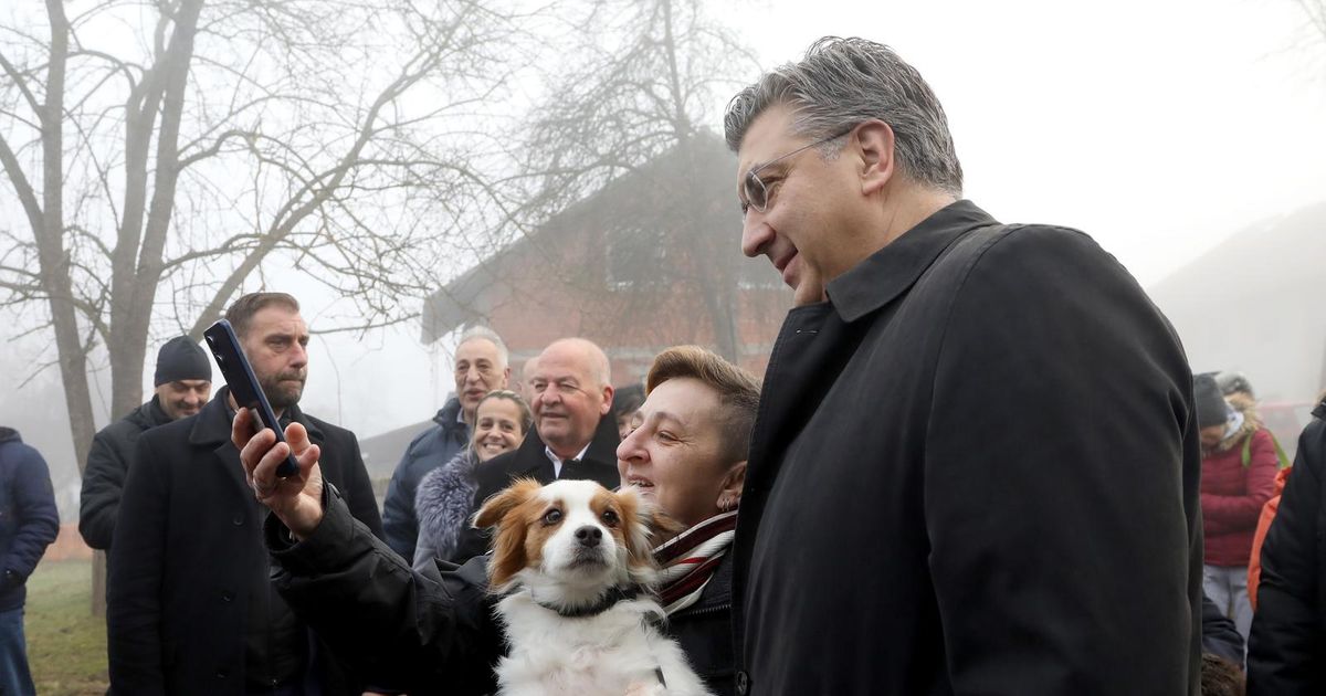 Hit iz Gline Plenković opalio selfie s kujicom Flekicom Bačić se