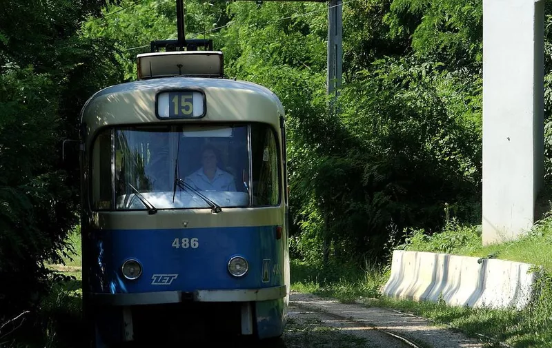 01.07.2010., Zagreb - U Gracanima je dovrsen pjesacki most preko tramvajske pruge kojom prometuje tramvajska linija broj 15 Mihaljevac-Dolje.rPhoto: Zeljko Hladika/PIXSELL