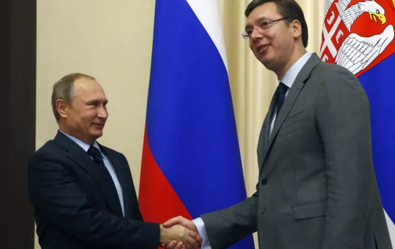 Russian President Vladimir Putin (L) shakes hands with Serbian Prime Minister Aleksandar Vucic during a meeting at the Novo-Ogaryovo residence outside Moscow on October 29, 2015. AFP PHOTO / POOL / SERGEI CHIRIKOV