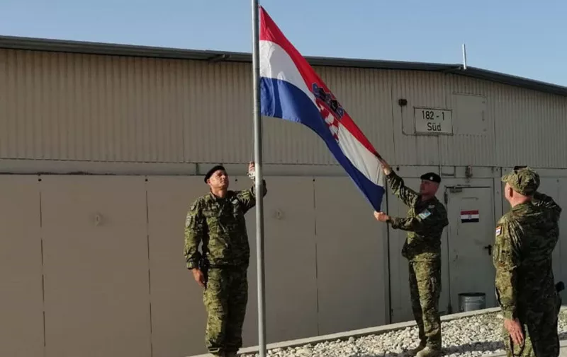 Spuštanjem hrvatske zastave obilježen je završetak sudjelovanja 12. hrvatskog kontingenta u NATO misiji Resolute Support u Afganistanu | Foto: HV/ 12. HRVCON