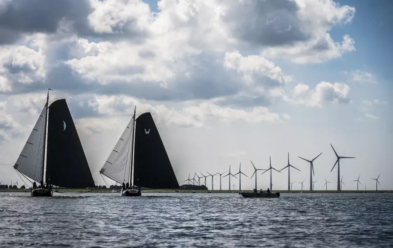LEMMER - Skutsjes in action on the IJsselmeer, during the twelfth day of the Skûtsjesilen. ANP SIESE VEENSTRA netherlands out - belgium out (Photo by Siese Veenstra / ANP MAG / ANP via AFP)