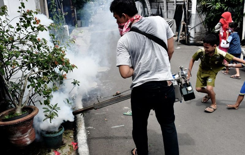 A man fumigates against the Aedes Aegypti mosquitos as a vector of the dengue and Zika viruses in Jakarta on February 6, 2016.  Indonesia officially confirmed a case of the Zika virus dating back to last year but said it was prepared to handle any outbreak of the disease which has sparked alarm in the Americas.   AFP PHOTO / Bay ISMOYO / AFP / BAY ISMOYO