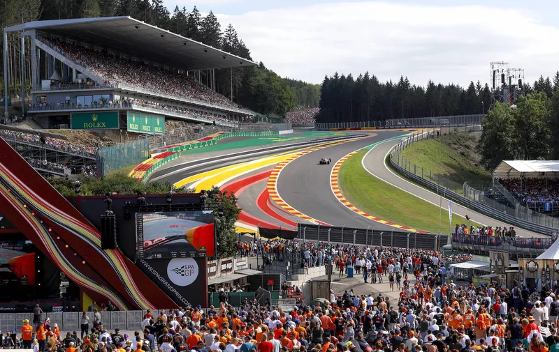 Fans at the bottom of the Raidillon during the Formula 1 Rolex Belgian Grand Prix 2022, 14th round of the 2022 FIA Formula One World Championship, WM, Weltmeisterschaft from August 26 to 28, 2022 on the Circuit de Spa-Francorchamps, in Francorchamps, Belgium - F1 - BELGIAN GRAND PRIX 2022 - RACE DPPI/Panoramic PUBLICATIONxNOTxINxFRAxITAxBEL 20220828_F12022GP14BEL_JK111218