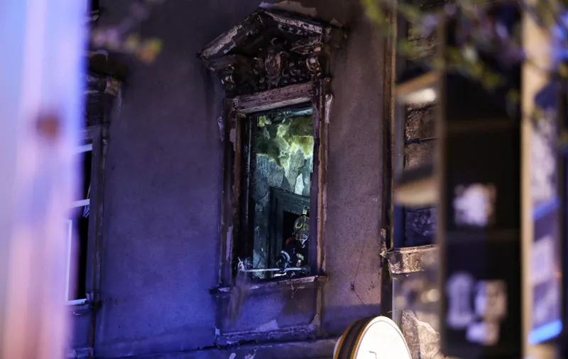 30.04.2022., Zagreb - Vatrogasci gase pozar u stanu u Palmoticevoj 19. Svi stanari iz zgrade su evakuirani. Photo: Emica Elvedji/PIXSELL
