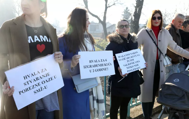 29.12.2022. Petrinja- Gradjani se okupili na mirnom prosvjedu  kako bi obiljezili dvije godine od potresa te se zahvalili odgovornima na svemu neucinjenome. Photo: Edina Zuko/PIXSELL