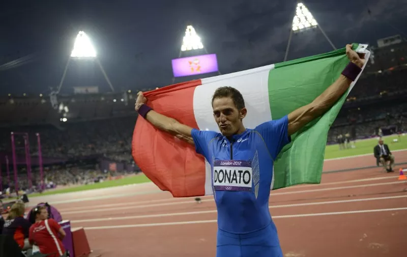 Italy's Fabrizio Donato celebrates after winning bronze in the men's triple jump final at the athletics event during the London 2012 Olympic Games on August 9, 2012 in London. AFP PHOTO / ADRIAN DENNIS / AFP / ADRIAN DENNIS