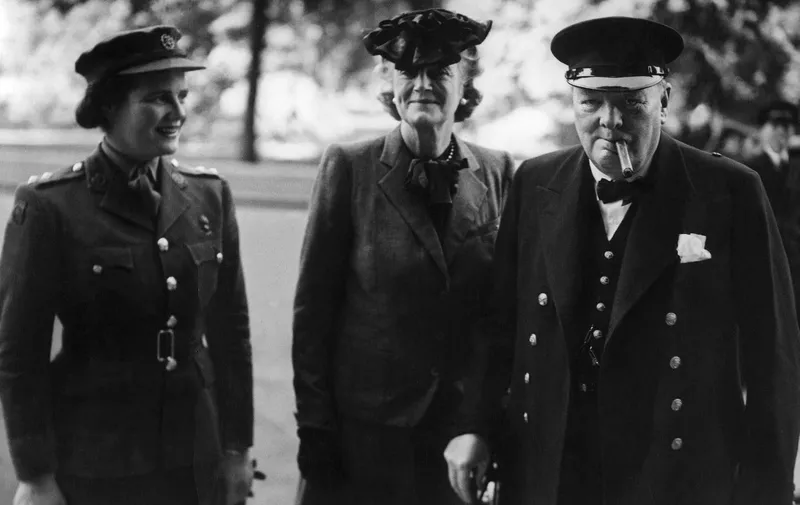 Sir Winston Churchill pictured with Mrs Churchill and their daughter subaltern Mary Churchill (L), 26th september 1944, on his return to 10 downing street, after a visit to Quebec for the allied conference. (Photo by STAFF / AFP)