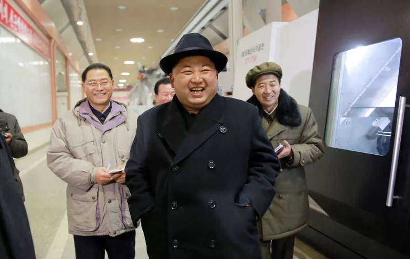 This undated picture released from North Korea's official Korean Central News Agency (KCNA) on December 20, 2015 shows North Korean leader Kim Jong-Un (C) inspecting the January 18 general machinery plant in South Pyongan province.   AFP PHOTO / KCNA VIA KNS  REPUBLIC KOREA OUT
THIS PICTURE WAS MADE AVAILABLE BY A THIRD PARTY. AFP CAN NOT INDEPENDENTLY VERIFY THE AUTHENTICITY, LOCATION, DATE AND CONTENT OF THIS IMAGE. THIS IS DISTRIBUTED EXACTLY AS RECEIVED BY AFP.---EDITORS NOTE--- RESTRICTED TO EDITORIAL USE - MANDATORY CREDIT "AFP PHOTO / KCNA VIA KNS" - NO MARKETING   NO ADVERTISING CAMPAIGNS - DISTRIBUTED AS A SERVICE TO CLIENTS (Photo by KNS / KCNA / AFP)