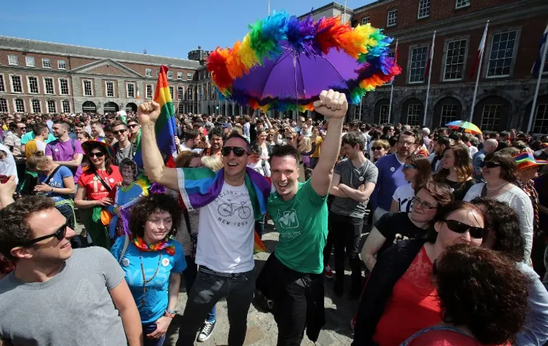 Supporters for same-sex marriage raise a cheer at Dublin Castle as they wait for the result of the referendum on May 23, 2015. Yes voters were basking in the sunshine today as they gathered to celebrate an expected victory in Ireland's referendum on whether to approve same-sex marriage.
AFP PHOTO /  Paul Faith