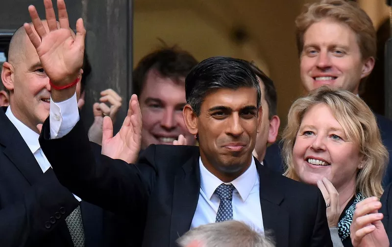 New Conservative Party leader and incoming prime minister Rishi Sunak waves as he arrives at Conservative Party Headquarters in central London having been announced as the winner of the Conservative Party leadership contest, on October 24, 2022. - Britain's next prime minister, former finance chief Rishi Sunak, inherits a UK economy that was headed for recession even before the recent turmoil triggered by Liz Truss. (Photo by Daniel LEAL / AFP)