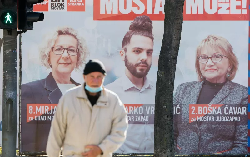 14.12.2020. Mostar - Nakon 12 godina, plakati za lokalne izbore ponovno vidljivi na ulicama grada. Photo: Denis Kapetanovic/PIXSELL