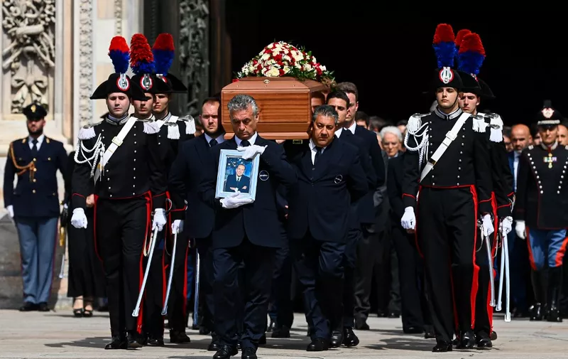 Pallbearers carry the coffin of Italy's former prime minister and media mogul Silvio Berlusconi outside the Duomo cathedral in Milan on June 14, 2023 at the end of the state funeral of Berlusconi. (Photo by Piero CRUCIATTI / AFP)
