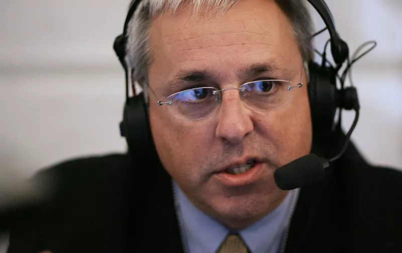Marc Bernier of station WNDB of Orlando, Florida speaks to White House Deputy Chief of Staff Karl Rove during a radio interview 24 October 2006 at an event for radio talk shows at the White House in Washington, DC. AFP PHOTO/Mandel NGAN (Photo by MANDEL NGAN / AFP)