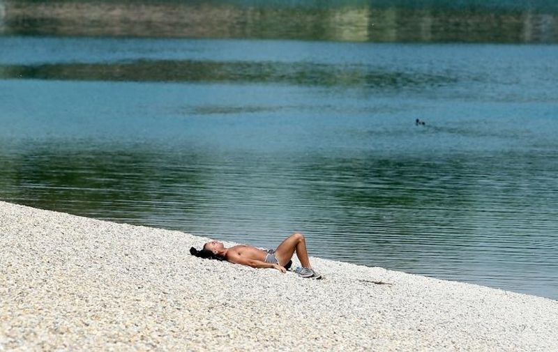 19.05.2015., Zagreb - Velike vrucine izmamile su gradjane na jezero Jarun gdje su potrazili osvjezenje. 
Photo: Igor Kralj/PIXSELL