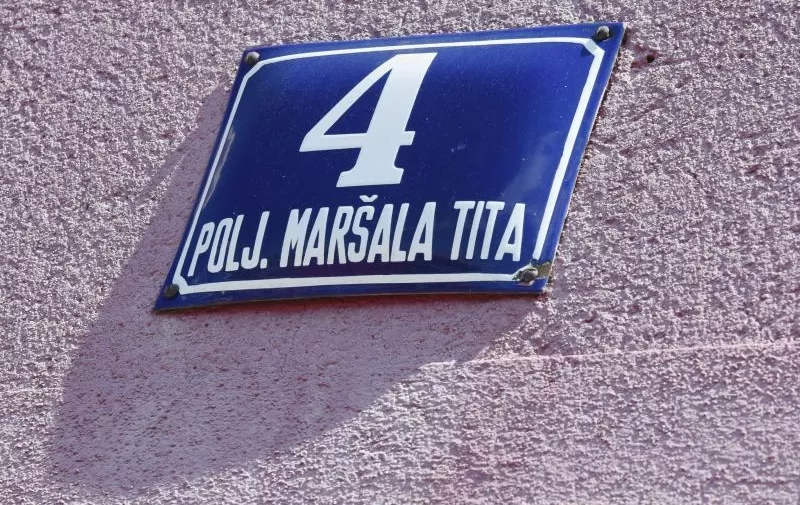 26.05.2015., Sibenik - Gradsko vijece promijenilo je ime Poljana marsala Tita u Poljana. Photo: Hrvoje Jelavic/PIXSELL