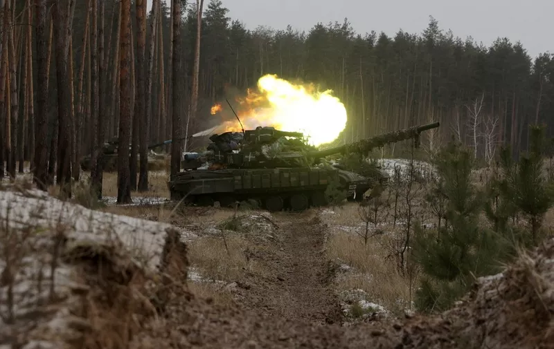 A Ukrainian tank fires at Russian positions near Kreminna, Lugansk region, on January 12, 2023, amid the Russian invasion of Ukraine. (Photo by Anatolii Stepanov / AFP)