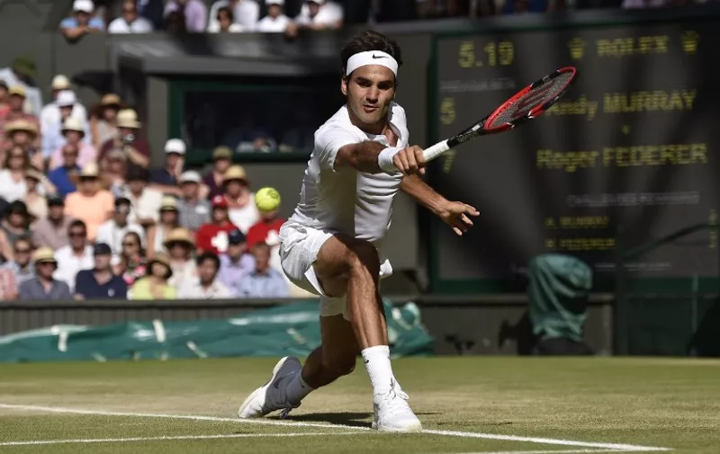 Switzerland's Roger Federer returns to Britain's Andy Murray during their men's semi-final match on day eleven of the 2015 Wimbledon Championships at The All England Tennis Club in Wimbledon, southwest London, on July 10, 2015.   RESTRICTED TO EDITORIAL USE  --  AFP PHOTO / POOL / TOBY MELVILLE