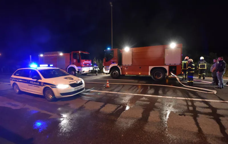 17.10.2016., Pirovac - Na drzavnoj cesti izmedju Vodica i Pirovca doslo je do izlijetanja kamiona sa ceste koji se nakon toga zapalio. Photo: Hrvoje Jelavic/PIXSELL