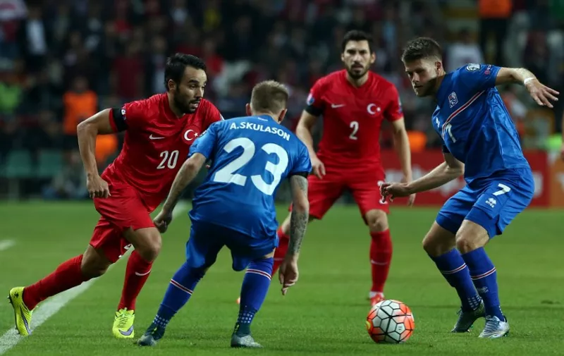 Turkey's forward Volkan Sen (L) vies with Iceland's Ari Skulason (2ndL) and Johann Gudmunsson (R) during the Euro 2016 Group A qualifying football match between Turkey and Iceland on October 13, 2015 at the Konya Arena stadium in Konya. 