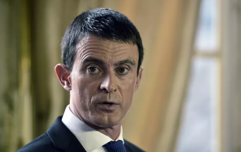 French Prime Minister Manuel Valls delivers his new year address to the press in Paris on January 28, 2016. / AFP / ALAIN JOCARD