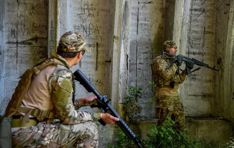 Ukrainian civilians take part in military training in Lviv region in western Ukraine on August 3, 2022, amid Russian invasion of Ukraine. (Photo by YURIY DYACHYSHYN / AFP)