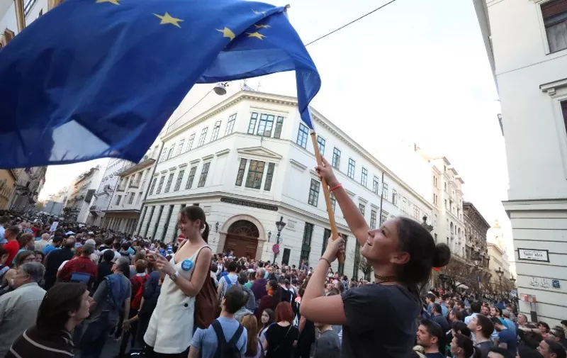 A young woman waves the European flag as she demonstrates in front of the Central European University (CEU) in Budapest on April 2, 2017, following allegations of the Hungarian Prime Minister that the prestigious university was cheating students by breaking rules.
The Central European University (CEU), set up in 1991 after the end of communism and part-funded by Hungarian-US investor George Soros, said in a statement that it "utterly rejects" Hungarian Prime Minister Viktor Orban's allegations. / AFP PHOTO / 