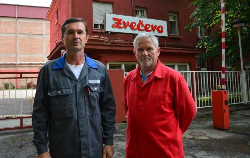 15.05.2017., Pozega - Radnici konditorske tvrtke Zvecevo d.d. od danas su u strajku. Postupak tzv. mirenja poslodavca i sindikata nije uspio, pa su radnici  jutros obustavili proizvodnju. Josip Plaskur, ispred nezavisniog sindikata Zvecevo  i Zeljko Pavicic, predsjednik PPDIV-a. 
Photo: Ivica Galovic/PIXSELL