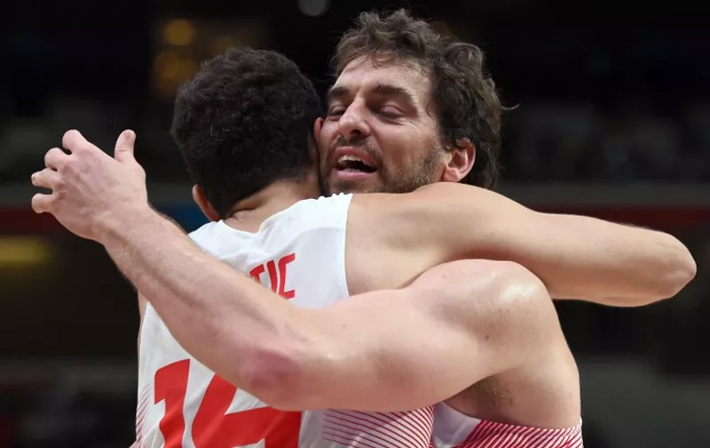 Spain's center Pau Gasol (R) and Spain's center Nikola Mirotic celebrate after Spain defeated Greece in their round of 8 basketball match at the EuroBasket 2015 in Lille, northern France, on September 15, 2015.   AFP PHOTO / EMMANUEL DUNAND