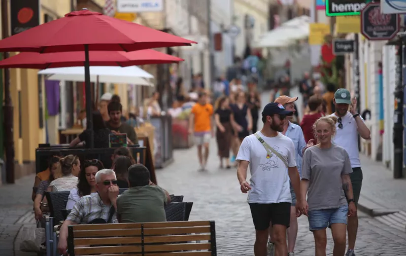 13.07.2023. Zagreb - Turisti istrazuju brojne atrakcije koje se mogu vidjeti u centru Zagreba. Photo: Lovro Domitrovic/PIXSELL