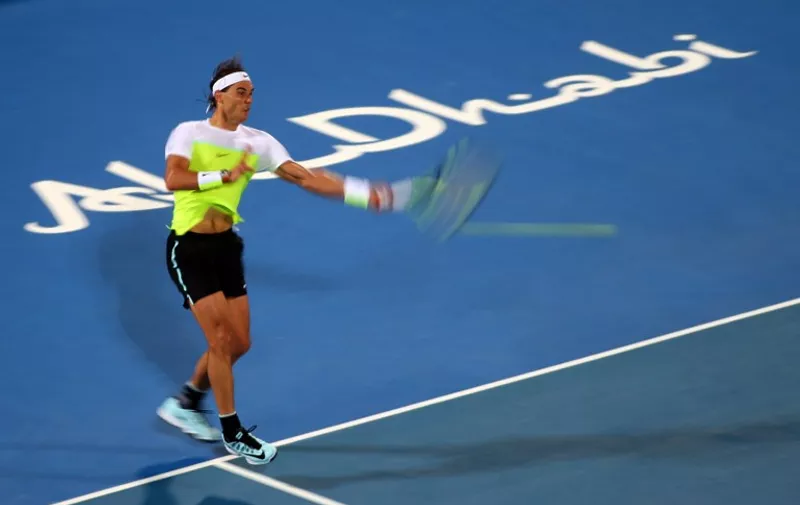 Spanish Rafael Nadal returns the ball to his countryman David Ferrer during their semi-final match in the Mubadala World Tennis Championship in Abu Dhabi on January 1, 2016. AFP PHOTO / MARWAN NAAMANI / AFP / MARWAN NAAMANI