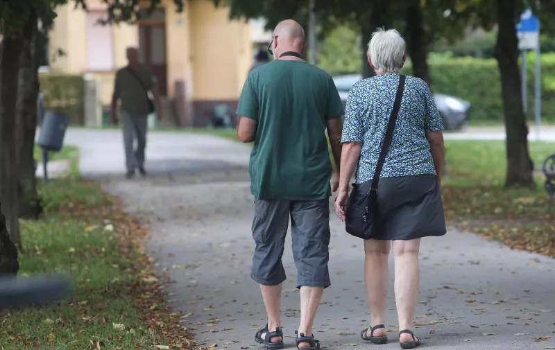 26.09.2023 - Karlovac - Brojni umirovljenici slobodno vrijeme provode na svjezem zraku. Photo: Kristina Stedul Fabac/PIXSELL