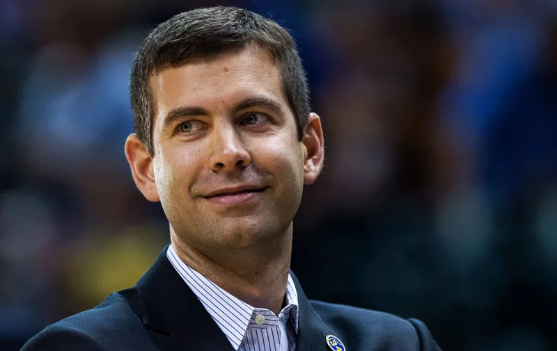 November 4, 2015: Boston Celtics head coach Brad Stevens during a NBA game between the Indiana Pacers and Boston Celtics at Bankers Life Fieldhouse in Indianapolis, IN., Image: 265255988, License: Rights-managed, Restrictions: FOR EDITORIAL USE ONLY. Icon Sportswire (A Division of XML Team Solutions) reserves the right to pursue unauthorized users of this image. If [&hellip;]