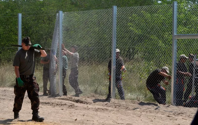 Mađarska postavlja ogradu na granici sa Srbijom