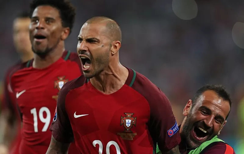 Portugal's forward Ricardo Quaresma (C) celebrates after scoring the winning goal in a penalty shoot-ou during the Euro 2016 quarter-final football match between Poland and Portugal at the Stade Velodrome in Marseille on June 30, 2016. / AFP PHOTO / Valery HACHE