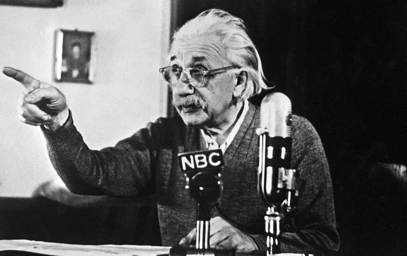 German-born Swiss-US physicist Albert Einstein, author of the theory of relativity, declares his opposition to the "H" bomb and to the arms race between the USA and the USSR in a conference 14 February 1950 in Princeton during a TV broadcast which created a considerable stir in the United States and all over the Western World. (Photo by AFP)