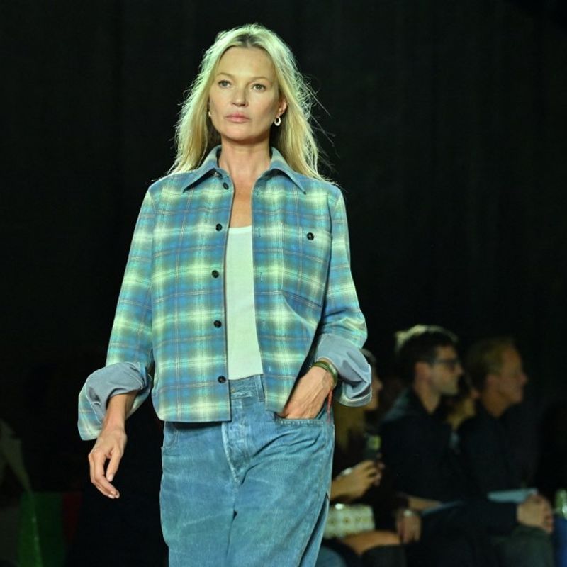 British model Kate Moss presents a creation for Bottega Veneta's Women and Men Spring-Summer 2023 fashion collection on September 24, 2022, as part of the fashion week in Milan. (Photo by Filippo MONTEFORTE / AFP)