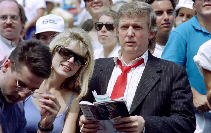 Developer Donald Trump (R) and his fiancee Marla Maples watch second round action at the US Open tennis tournament on August 28, 1991.   AFP PHOTO TIMOTHY A. CLARY (Photo by TIMOTHY A. CLARY / AFP)