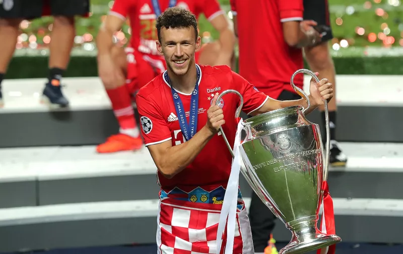 LISBON, PORTUGAL - AUGUST 23: Ivan Perisic of FC Bayern Munich celebrates with the UEFA Champions League Trophy following his team's victory in the UEFA Champions League Final match between Paris Saint-Germain and Bayern Munich at Estadio do Sport Lisboa e Benfica on August 23, 2020 in Lisbon, Portugal. (Photo by Miguel A. Lopes/Pool via Getty Images)
