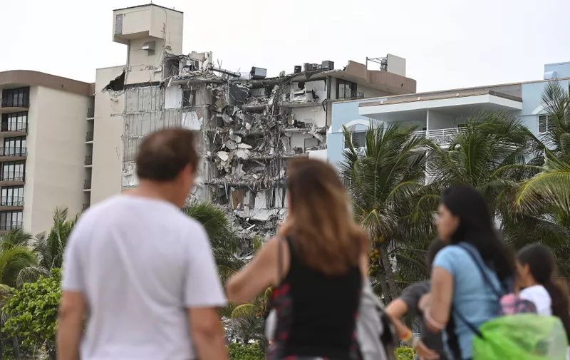 , Miami, FL - 20210625-Search and Recovery Continues for Missing Persons After the Surfside Condo Building Collapse

-PICTURED: General View (Surfside Condo Building Collapse)
-,Image: 617994656, License: Rights-managed, Restrictions: , Model Release: no, Credit line: Profimedia