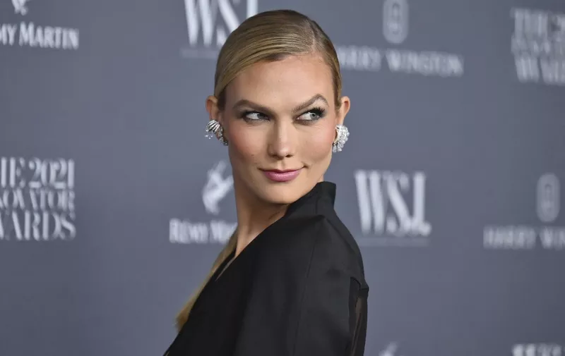 US model Karlie Kloss attends the WSJ Magazine 2021 Innovator Awards at MoMA on November 1, 2021 in New York City. (Photo by ANGELA WEISS / AFP)