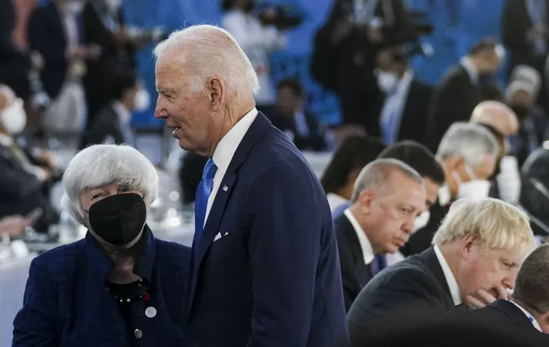 US President Joe Biden (C) walks past US Treasury Secretary Janet Yellen (L), Turkey's President Tayyip Erdogan (2nd R) and Britain's Prime Minister Boris Johnson (R) during the G20 leaders' summit in Rome on October 30, 2021. - Climate change and the relaunch of the global economy will top the G20 agenda as leaders of the world's most advanced nations meet October 30, the first in-person gathering since the pandemic. (Photo by KEVIN LAMARQUE / POOL / AFP)