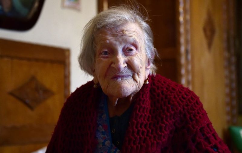 Emma Morano, 116, poses for AFP photographer in Verbania, North Italy, on May 14, 2016.  
Emma Morano is the oldest living person in the world, and the only one left who has touched three centuries. Susannah Mushatt Jones, a New York woman several months her senior, died on May 12 evening, making Morano the world's oldest known person at 116. / AFP PHOTO / OLIVIER MORIN