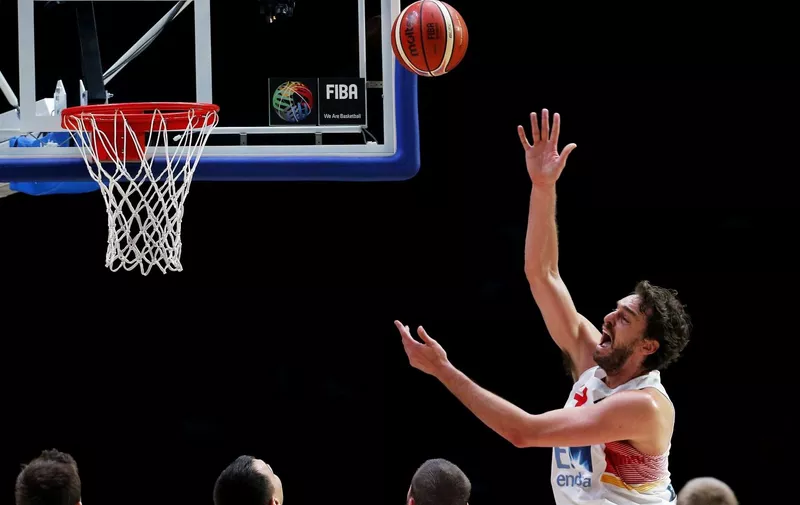 Spain&#8217;s Pau Gasol scores during European championship basketball final match between Spain and Lithuania on September 20, 2015 in Lille, France (credit image &#038; photo: Pedja Milosavljevic / STARSPORT) /MILOSAVLJEVIC_0805.27/Credit:Pedja Milosavljevic/SIPA/1509210818, Image: 259482083, License: Rights-managed, Restrictions: , Model Release: no, Credit line: Profimedia, TEMP Sipa Press