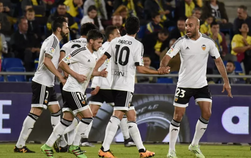 Valencia players celebrate after scoring during the Spanish Copa del Rey (King's Cup) football match UD Las Palmas vs Valencia CF at the Estadio de Gran Canaria in Las Palmas de Gran Canaria on January 28, 2016.  AFP PHOTO / DESIREE MARTIN / AFP / DESIREE MARTIN