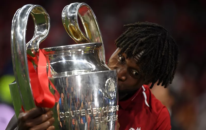 MADRID, SPAIN &#8211; JUNE 01: Divock Origi of Liverpool celebrates with the Champions League Trophy after winning the UEFA Champions League Final between Tottenham Hotspur and Liverpool at Estadio Wanda Metropolitano on June 01, 2019 in Madrid, Spain. (Photo by Matthias Hangst/Getty Images)