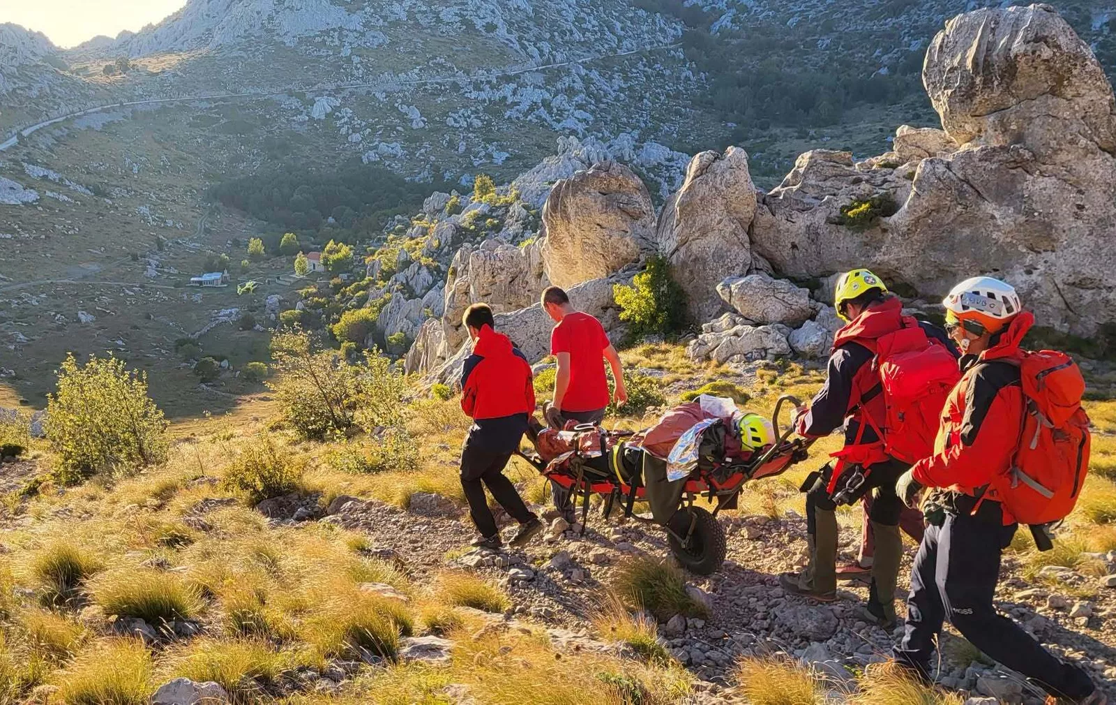 Foto. Branitelju pozlilo na Velebitu, spašavali ga više od tri sata. Drama razotkrila ozbiljan problem s helikopterima