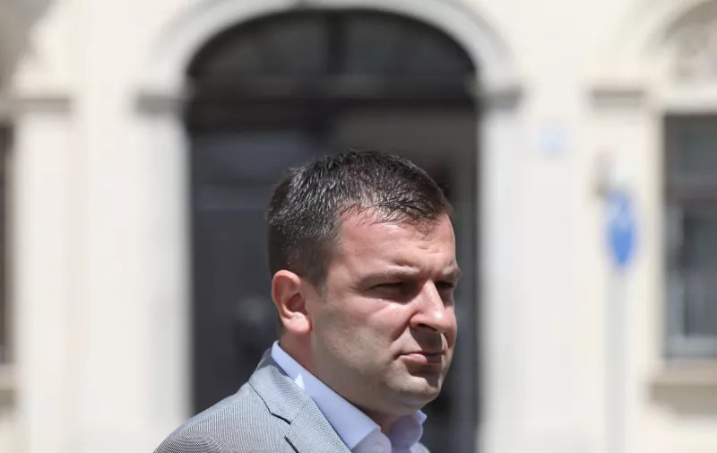 07.07.2020., Zagreb - Dario Hrebak objavio je ispred Banskih dvora da je premijeru Plenkovicu dao potpis za formiranje Vlade. Photo: Patrik Macek/PIXSELL