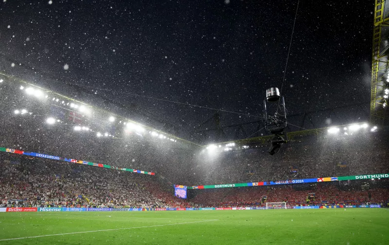 Soccer Football - Euro 2024 - Round of 16 - Germany v Denmark - Dortmund BVB Stadion, Dortmund, Germany - June 29, 2024 General view inside the stadium after referee Michael Oliver stopped the game due to adverse weather conditions REUTERS/Kai Pfaffenbach