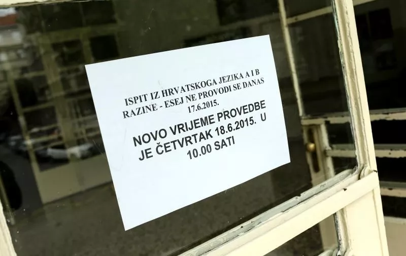 Obavijest na vratima XVI gimnazije i Klasične gimnazije u Zagrebu